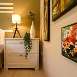 Haven - Downtown With Art Deco Design *