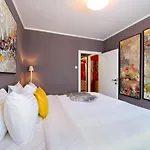 Haven - Downtown With Art Deco Design Apartment