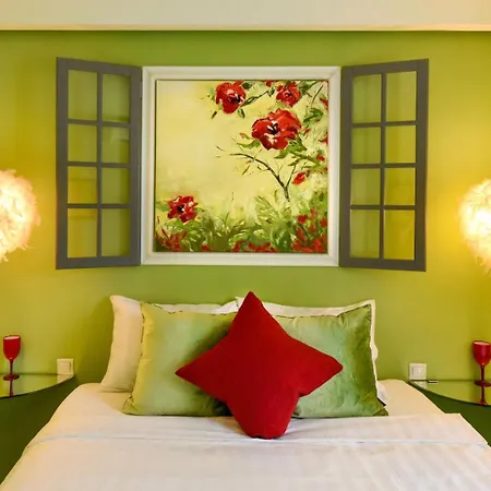 Haven - Downtown With Art Deco Design