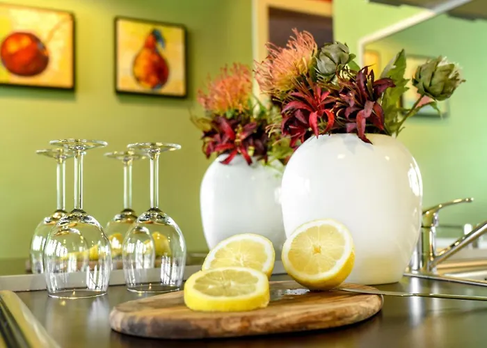 Haven - Downtown With Art Deco Design *