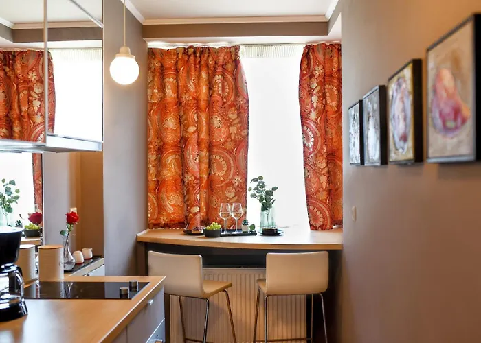 Haven - Downtown With Art Deco Design