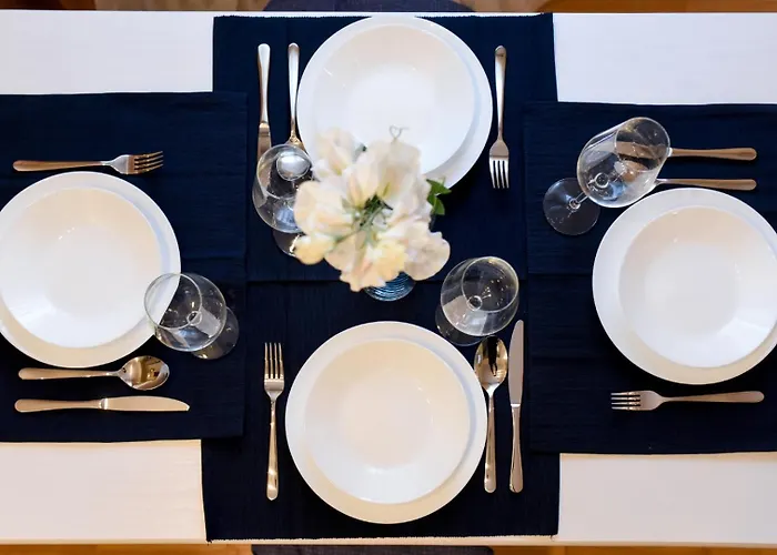 Haven - Downtown With Art Deco Design *